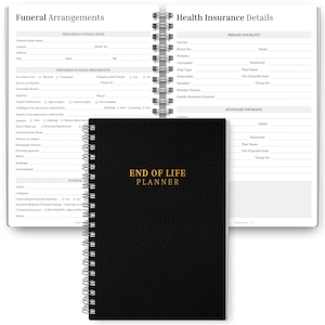 Op de afbeelding: Een zwarte End of Life Planner met gouden letters, open om details van begrafenisregelingen en ziektekostenverzekeringen weer te geven. De planner is spiraalgebonden en heeft gelinieerde pagina's.