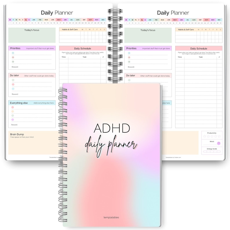 Puede incluir: Un planificador diario de TDAH con espiral y cubierta pastel. La cubierta dice "ADHD daily planner". El planificador abierto muestra secciones de programaci&oacute;n y enfoque diarios. El planificador est&aacute; dise&ntilde;ado para ayudar con la productividad.