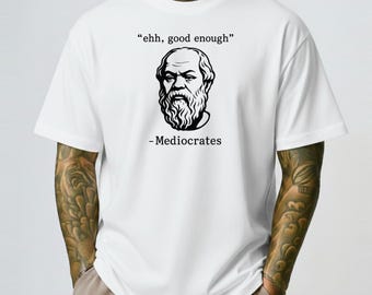 Camiseta de Mediocrates, camiseta divertida con juego de palabras filosófico, regalo de humor "Suficientemente bueno", parodia de Sócrates, chiste fácil, regalo para estudiantes, unisex