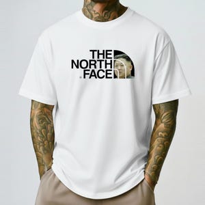 Maglietta parodia divertente di The North Face, maglietta con meme di Kim Jong Un, regalo umoristico politico, maglietta con meme di Internet, maglietta comica unisex