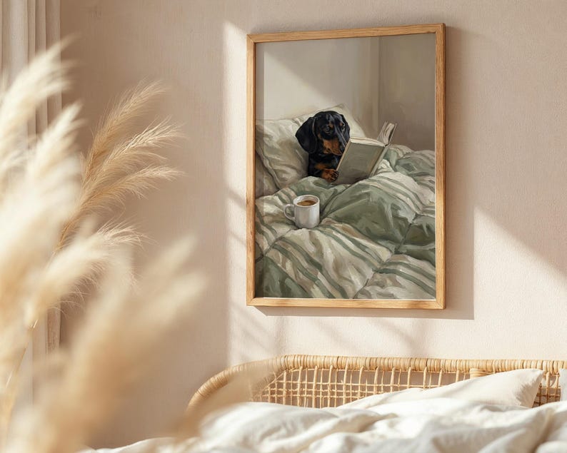 Svart och röd korthårig tax i sovrummet, taxposter, taxbild, sovrumsbilder, oljemålning, taxpresenter, salviagrön bild bild 4