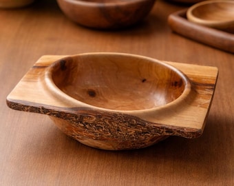 cuenco de madera hecho a mano para servir