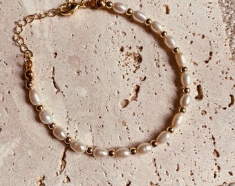 Klassieke verstelbare gouden parelarmband • Echte zoetwaterparels • 14K gold filled