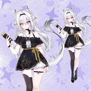 以下が含まれることがあります： 白い髪のキャラクターのイラスト。黒いオフショルダーのドレスに金色のアクセントと白いペチコートを着ています。キャラクターはドラゴンの尾を持っており、黒と金のオブジェクトを持っています。背景は星の形をした薄紫です。