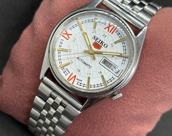 Vintage Seiko 5 Automatic Men’s Wrist Watch | Refurbished Day-Date Mechanical Timepiece
