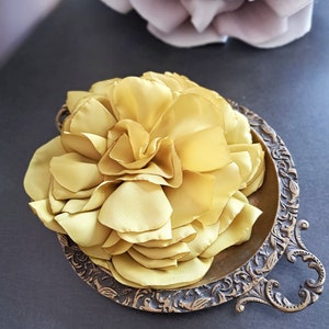 Limoenbloembroche Cadeau voor vrouwen Zijden bloemenspeld Grote broche Feestbloemspeld Elegante bloemenspeld Weekendbroche Ronde broche afbeelding 6