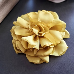 Limoenbloembroche Cadeau voor vrouwen Zijden bloemenspeld Grote broche Feestbloemspeld Elegante bloemenspeld Weekendbroche Ronde broche afbeelding 3