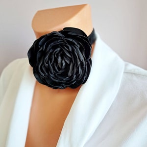 Collier tour de cou fleur Tour de cou floral fait main Tour de cou fleur en tissu Tour de cou fleur rose élégant pour femme tour de cou ruban vintage
