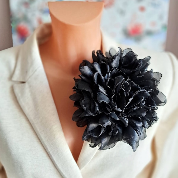 Broche noire grande fleur en organza Broche élégante pour femme Broche fleur festive Cadeau pour elle Broche fleur surdimensionnée Grande fleur