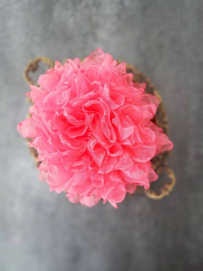 Broche vintage floral folklorique russe. Broche en laque peinte à la
