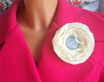 White flower brooch Fabric flower pin Christmas gift for her Floral embellishment Women accessories Elegant brooch Cute flower brooch