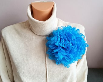 Spilla fiore blu Spilla fiore in organza Spilla per feste Regalo per lei Spilla elegante per donna Spilla fiore natalizia di diverse dimensioni