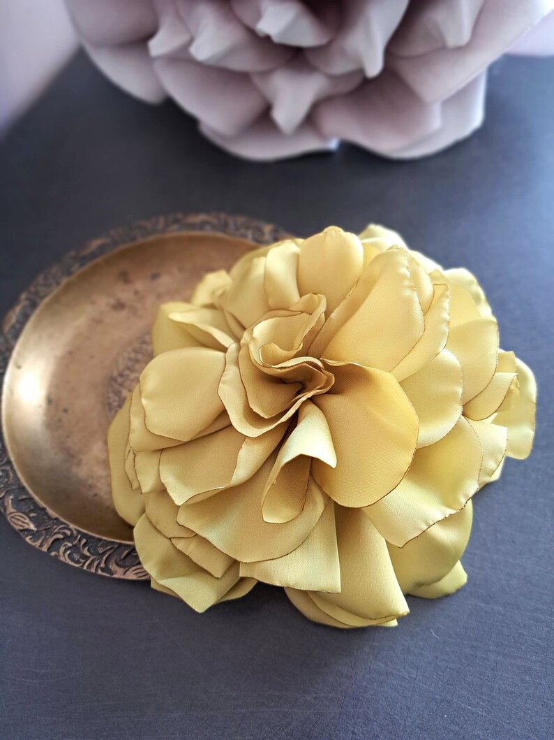 Limoenbloembroche Cadeau voor vrouwen Zijden bloemenspeld Grote broche Feestbloemspeld Elegante bloemenspeld Weekendbroche Ronde broche afbeelding 5