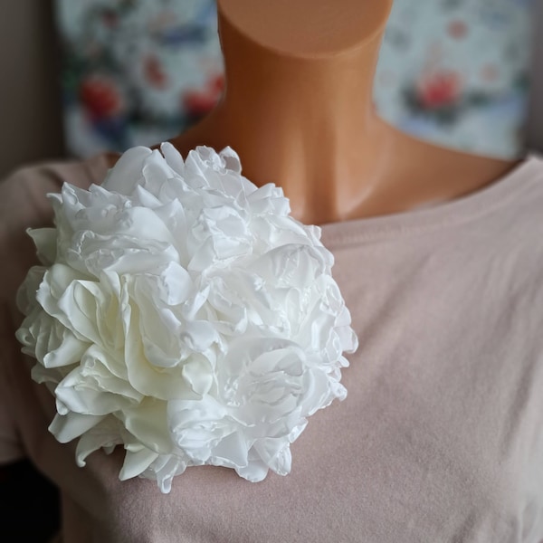 White flower brooch Organza flower Large flower pin Fashion floral broach Gift for mom Elegant flower brooch  for women Party brooch