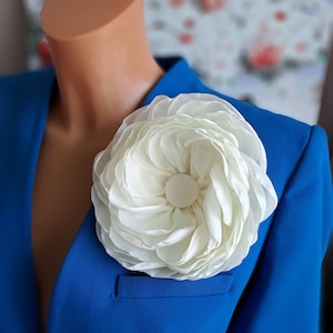 White flower brooch Elegant fabric flower broach Gift for women Fashion flower pin for women Large flower pin Party brooch Delicate rose