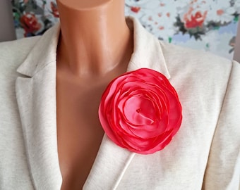 Broche de flores rosas Regalo de dama de honor Elegante alfiler de flores Broche floral para mujer Broche de flores de fiesta Flor linda Alfiler de flores de moda