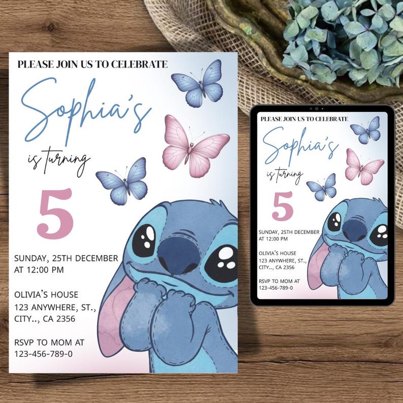 Puede incluir: Una invitaci&oacute;n de cumplea&ntilde;os con el personaje Stitch, mariposas y el texto "Sophia's is turning 5." La invitaci&oacute;n incluye detalles del evento como la fecha, la hora y el lugar.