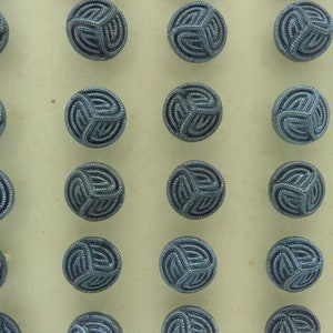 36 anciens boutons de verre 1.1 cm