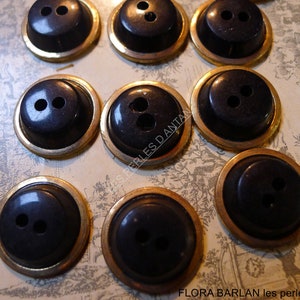 12 anciens boutons bakelite