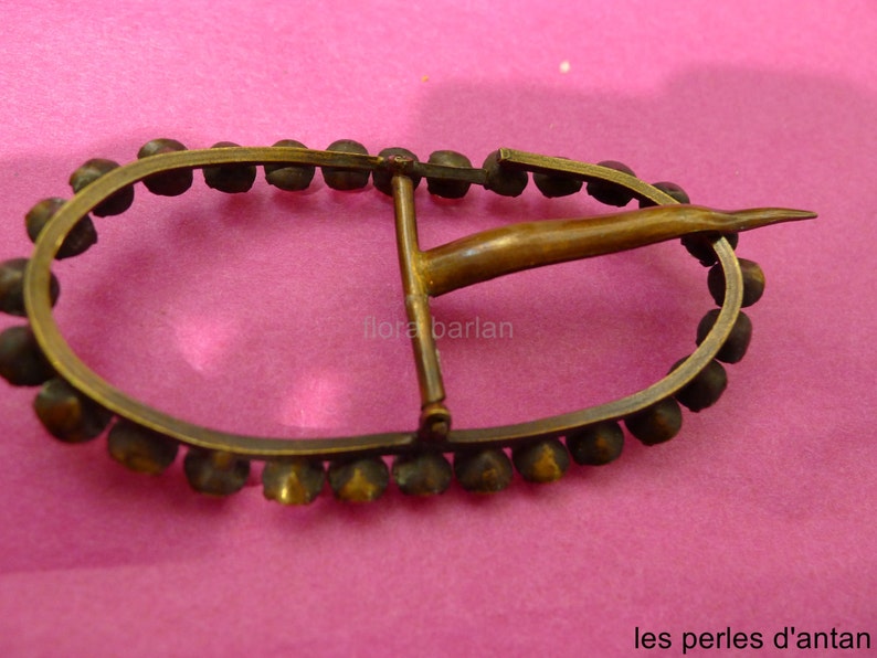 Boucle De Ceinture Vintage Ornée – Style Ancien – Plastique – Occasion