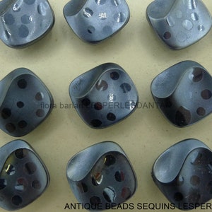 24 anciens boutons de verre 1.6 cm