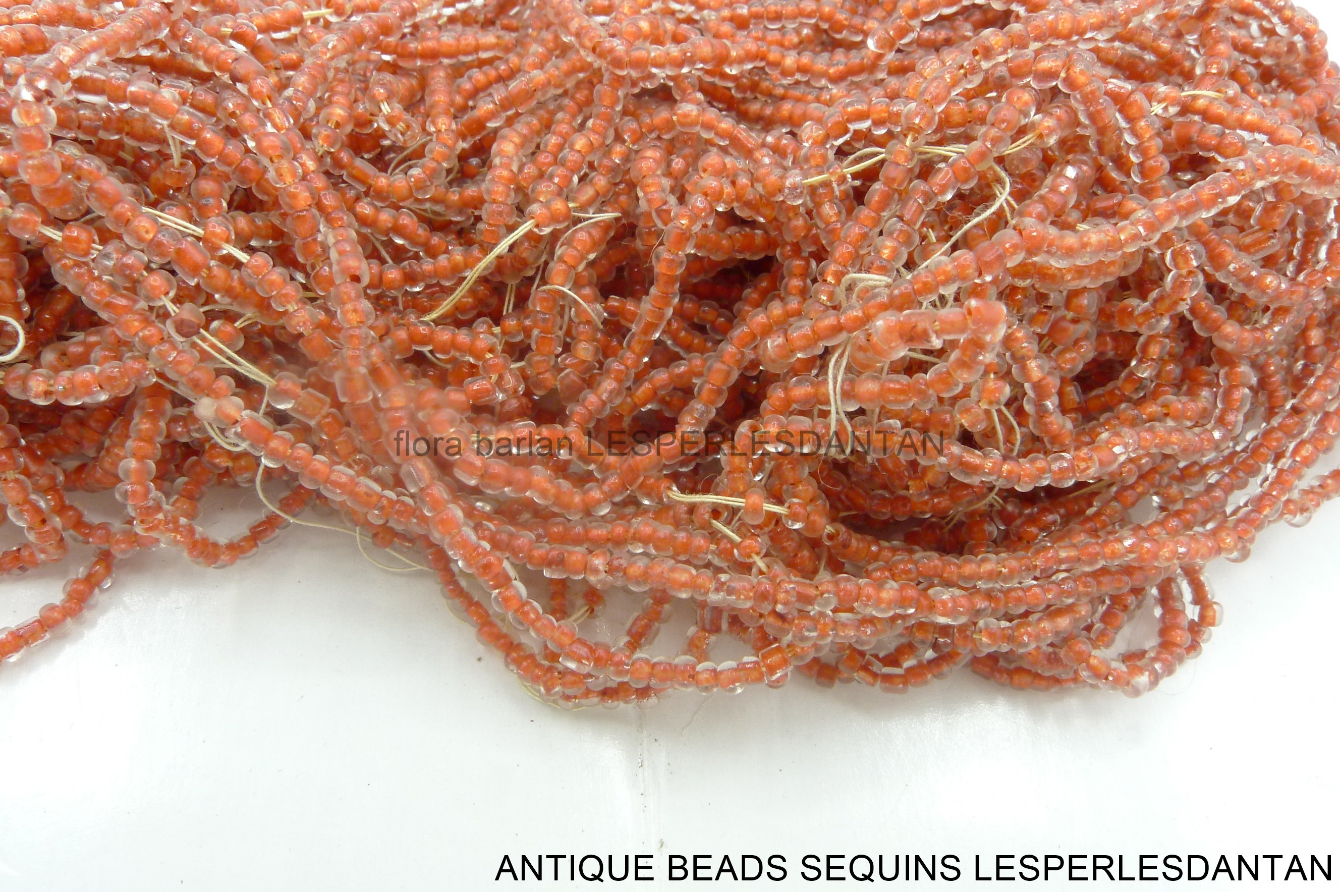 シードガラスビーズ 16/0(1.4 mm) アンティーク ハンク 1920 年代