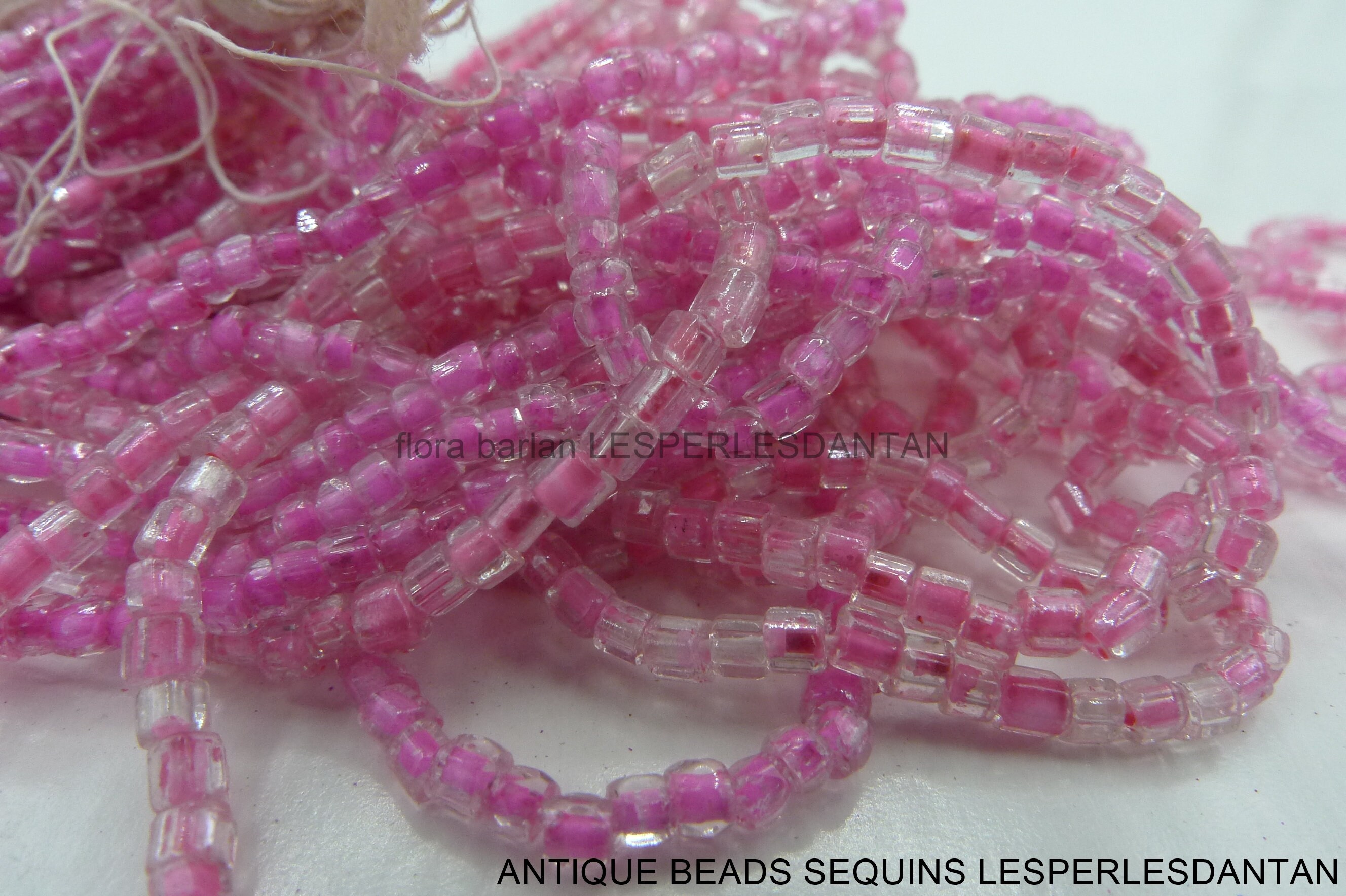 シードガラスビーズ 16/0(1.4 mm) アンティーク ハンク 1920 年代