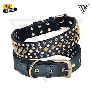 Puede incluir: Dos collares de perro de cuero negro con tachuelas y hebillas de metal dorado. Un collar está adornado con tachuelas cuadradas y piramidales. El otro collar tiene un diseño sencillo con una hebilla dorada y una anilla en D. Las palabras "FREE SHIPPING" están en la esquina superior izquierda.