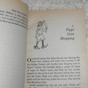 Pippi Goes on Board by Astrid Lindgren Vintage Softcover book image 5