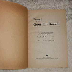 Pippi Goes on Board by Astrid Lindgren Vintage Softcover book image 3