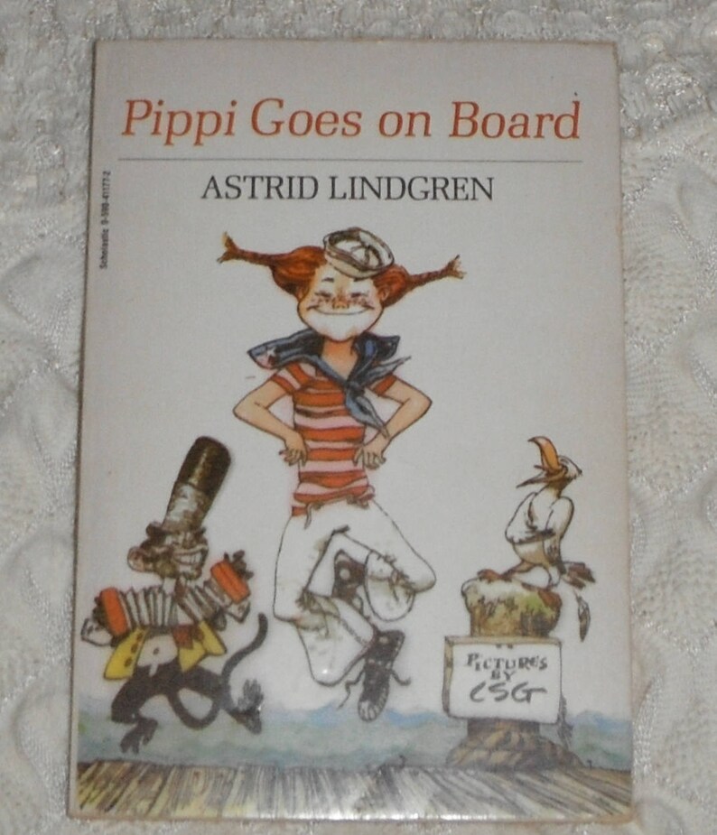 Pippi Goes on Board by Astrid Lindgren Vintage Softcover book image 1