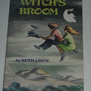 Witch&#39;s Broom by Ruth Chew Vintage Softcover Scholastic Book TX 4061