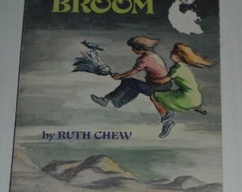 Witch's Broom by Ruth Chew Vintage Softcover Scholastic Book TX 4061