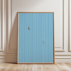 Pode incluir: Impressão artística emoldurada com uma ilustração minimalista de dois nadadores numa piscina. O fundo é azul claro com riscas brancas verticais. Um nadador é representado com detalhes verdes e o outro com detalhes vermelhos.