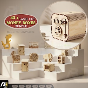 Puede incluir: Una colección de huchas de madera cortadas con láser, incluida una caja con forma de caja fuerte, expuestas en una plataforma escalonada. La imagen incluye un dinosaurio, una casa y otros diseños únicos. El texto dice "40+ Laser Cut Money Boxes Bundle, Digital Download."