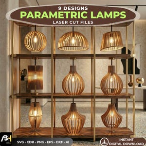 Puede incluir: Nueve lámparas paramétricas de madera con varios diseños se muestran en una estantería de madera oscura y metal dorado. Cada lámpara tiene una forma única y está iluminada con una luz cálida. El texto "9 Designs Parametric Lamps Laser Cut Files" está en la parte superior.