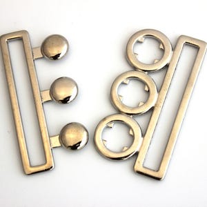 Waspie belt clasp buckle, nurses belt fastening, elastic belt clip, UK sewing supplies and haberdashery