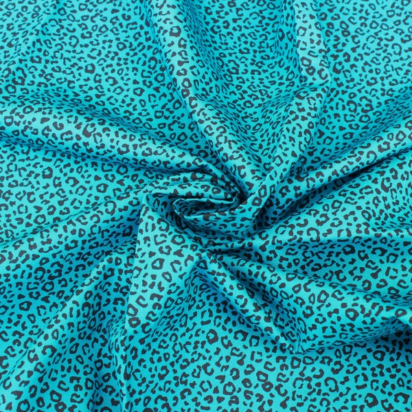 Tissu en coton imprimé léopard sarcelle, coton artisanal imprimé animal bleu vert, coton matelassé imprimé léopard, popeline Rose et Hubble, couture au Royaume-Uni