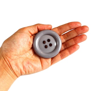 Botones grises gigantes, Botones gigantes de plástico de 5 cm, Botones extra grandes, Botón gris enorme, Botones gigantes del Reino Unido, Tienda de botones del Reino Unido, Botones de abrigo