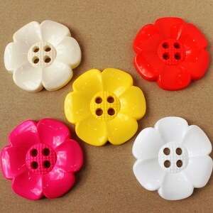 Giant flower buttons, Giant CREAM flower buttons 6.5cm, extra large buttons, huge novelty button, giant children's buttons, UK buttons shop image 9
