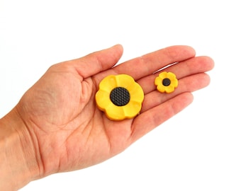 Large sunflower buttons, 5x flower buttons, doll making buttons, childrens buttons, summer decoration, 38mm sunflower shank button, UK shop