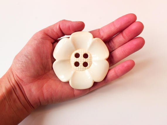 Giant flower buttons, Giant CREAM flower buttons 6.5cm, extra large buttons, huge novelty button, giant children's buttons, UK buttons shop