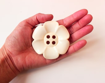 Boutons fleur géante, boutons fleur crème géante 6,5 cm, très gros boutons, énorme bouton fantaisie, boutons géants pour enfants, boutique de boutons au Royaume-Uni
