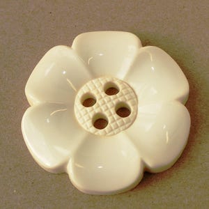 Giant flower buttons, Giant CREAM flower buttons 6.5cm, extra large buttons, huge novelty button, giant children's buttons, UK buttons shop image 3