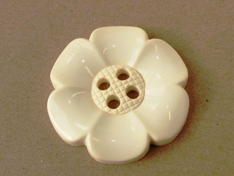 Giant flower buttons, Giant CREAM flower buttons 6.5cm, extra large buttons, huge novelty button, giant children's buttons, UK buttons shop image 3