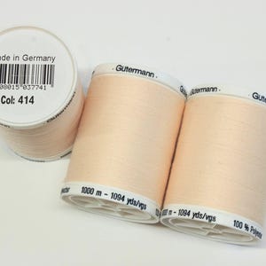 Gutermann Sew-All naaigaren: Crème polyester, 1000 m (kleur 414)