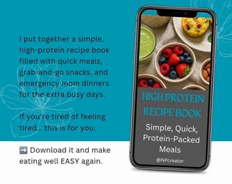 Könnte beinhalten: Ein Smartphone zeigt ein "High Protein Recipe Book" mit Bildern von gesunden Mahlzeiten. Der Text auf dem Telefon lautet "Simple, Quick, Protein-Packed Meals". Der Hintergrund ist türkis mit weißen floralen Akzenten und Werbetext.