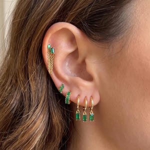 Set van 4 oorbellen van 18 karaats verguld goud, met subtiele hangertjes met zirkonia steentjes, gouden oorbellen met hangertjes, oorbellen met ketting, cadeau voor haar, kerstcadeaus