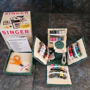 Singer Sewing Kit Cube Folds Travel Portable Thread Scissors Tape Pin Cushion