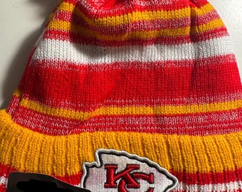 Kansas City Chiefs mössa med pompom i vuxenstorlek